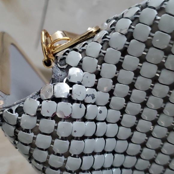 VINTAGE La Regale White & Gold Chainmail Metal Mesh Purse - Picture 9 of 13